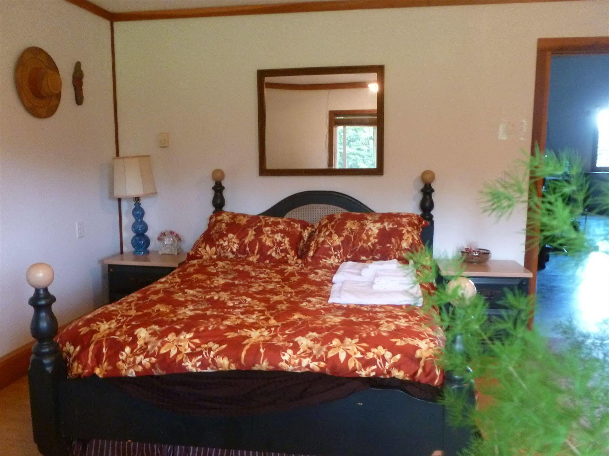Harrison Hammond House Farmstay Bed & Breakfast Harrison Mills