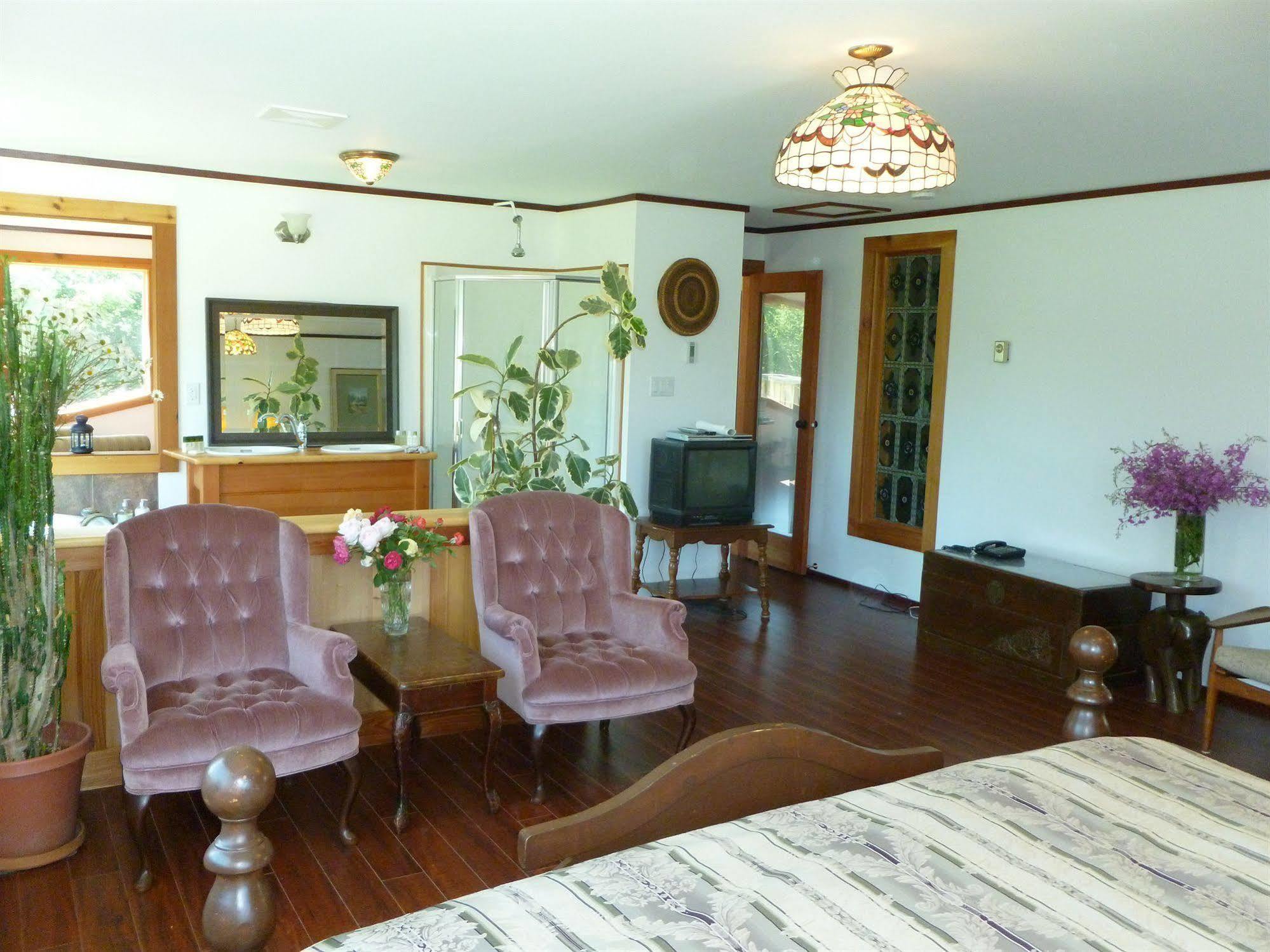 Harrison Hammond House Farmstay Bed & Breakfast